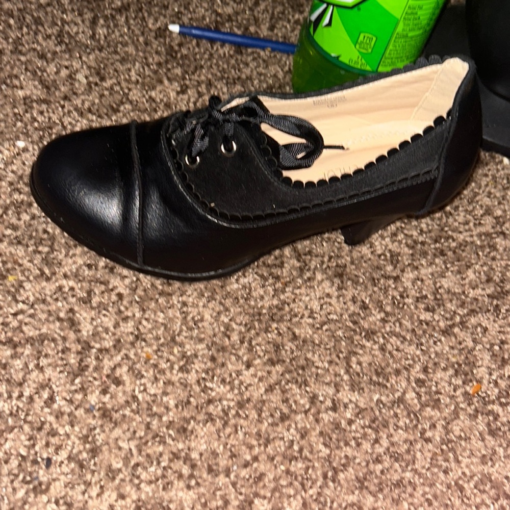 Heels woman size 8 new in great condition